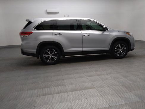 Used 2019 Toyota Highlander LE FWD image 10