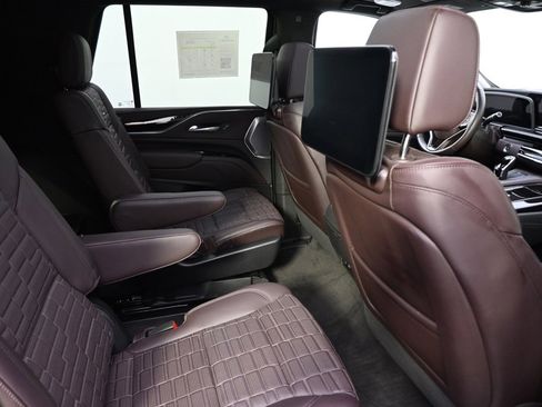 Certified 2024 Cadillac Escalade Sport Platinum w/ LPO, ONYX Package image 18