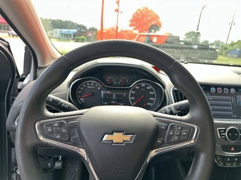 Used 2018 Chevrolet Cruze LT w/ LT True North Edition FWD image 18