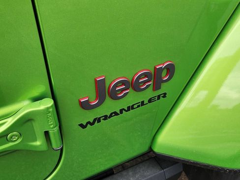 Used 2025 Jeep Wrangler Unlimited Rubicon AWD/4WD image 8