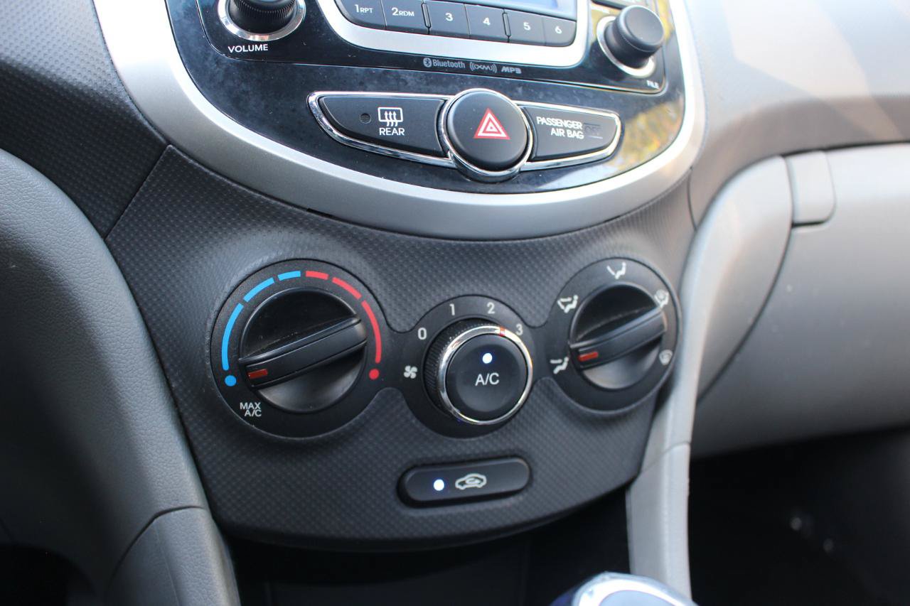Used 2014 Hyundai Accent SE FWD image 23