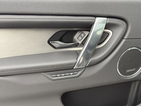 New 2025 Land Rover Discovery Sport Dynamic SE image 8