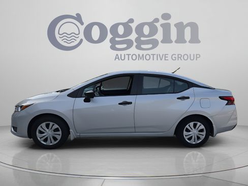 Used 2024 Nissan Versa S w/ Trunk Package FWD image 2
