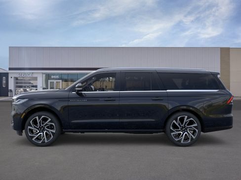New 2026 Lincoln Navigator L Black Label AWD/4WD image 3
