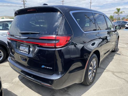 Used 2023 Chrysler Pacifica Touring-L FWD image 13