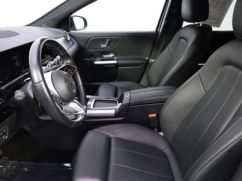 Used 2025 Mercedes-Benz GLA 250 4MATIC image 11