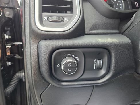 Used 2025 RAM 2500 Big Horn AWD/4WD image 18