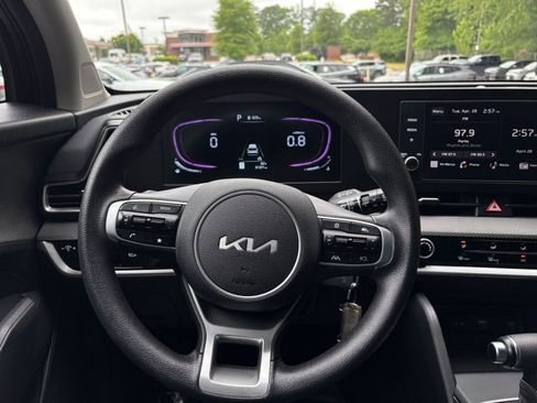 Used 2025 Kia Sportage LX FWD image 34