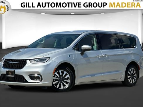 Used 2023 Chrysler Pacifica Touring-L FWD image 9