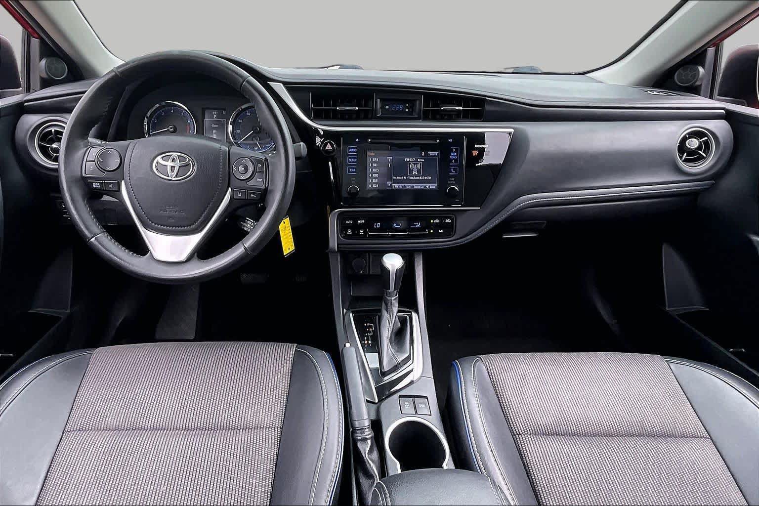 Used 2017 Toyota Corolla SE w/ Carpet Mat Package (TMS) FWD image 14