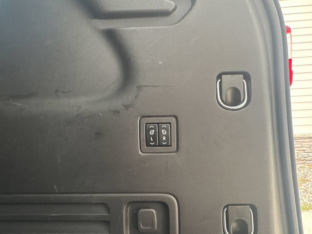 Used 2021 Chevrolet Traverse High Country w/ LPO, Floor Liner Package AWD/4WD image 85