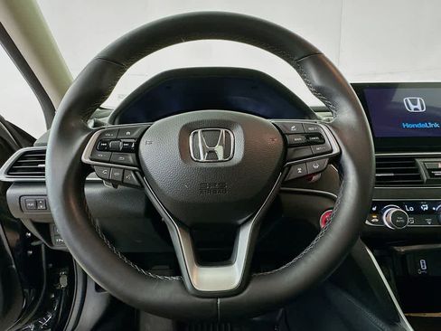 Used 2018 Honda Accord Touring image 16