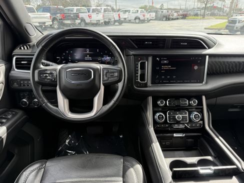 Used 2023 GMC Yukon Denali image 16