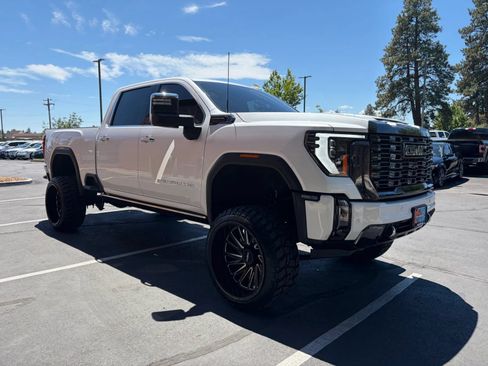 Used 2024 GMC Sierra 2500 Denali Ultimate AWD/4WD image 7