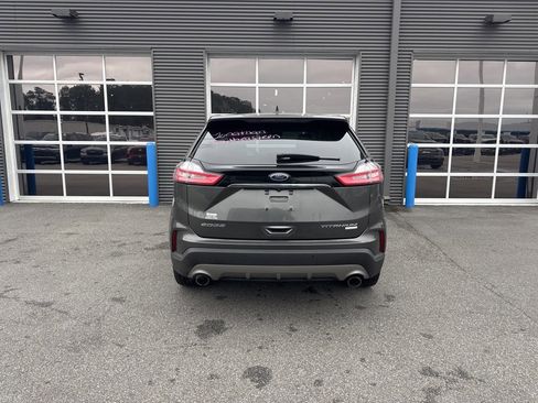 Used 2020 Ford Edge Titanium image 3