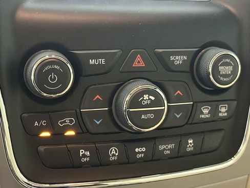 Used 2021 Jeep Grand Cherokee Laredo RWD image 18