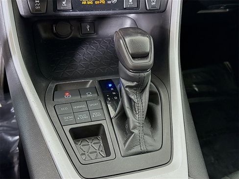 Certified 2022 Toyota RAV4 XLE image 10