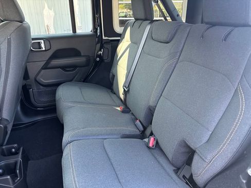 Used 2024 Jeep Wrangler Sahara image 16