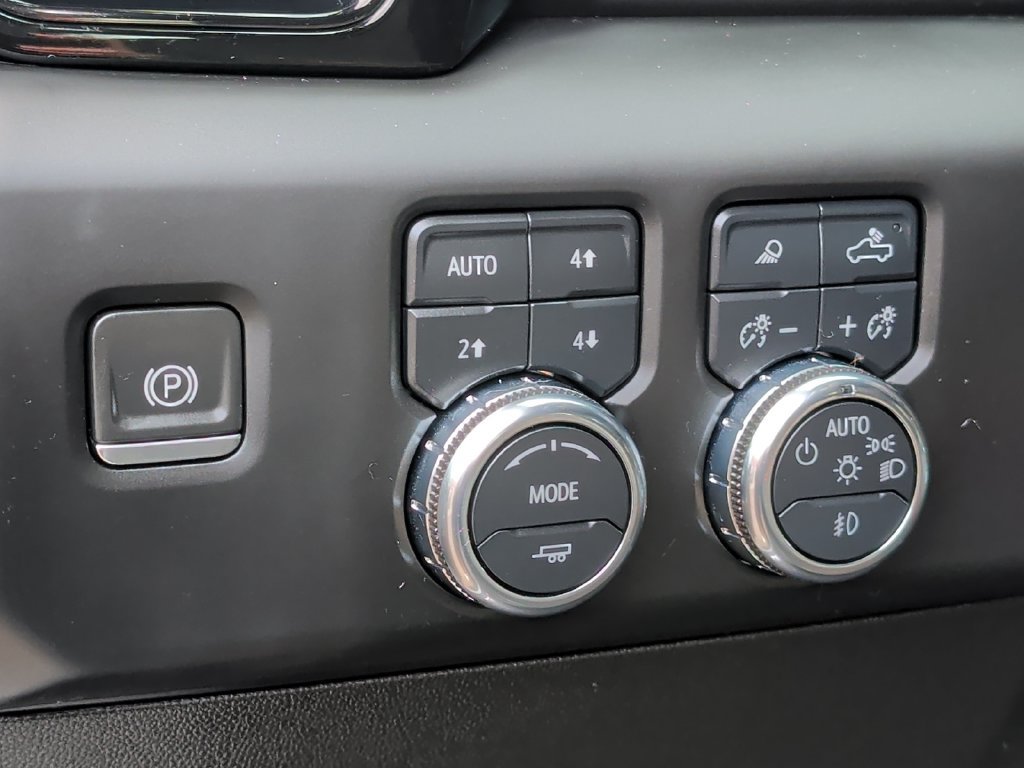 Used 2023 GMC Sierra 1500 AT4 w/ Technology Package AWD/4WD image 14