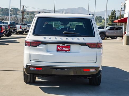 Used 2023 Jeep Wagoneer L Series II AWD/4WD image 6