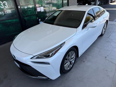Used 2022 Toyota Mirai w/ Advanced Technology Package RWD image 2