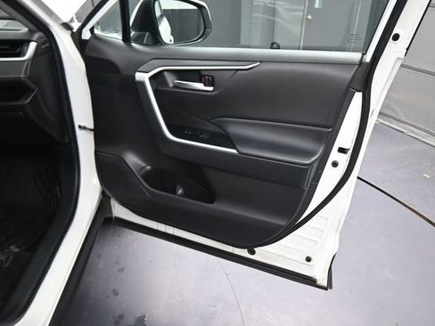 Used 2024 Toyota RAV4 XLE image 37