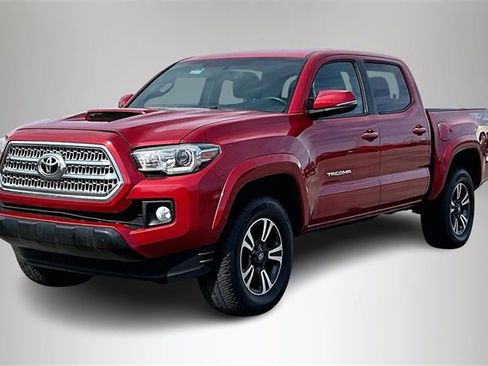 Used 2017 Toyota Tacoma TRD Sport image 2