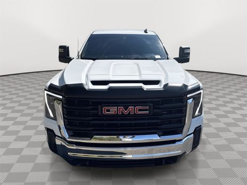 Used 2024 GMC Sierra 2500 Pro w/ Convenience Package image 3