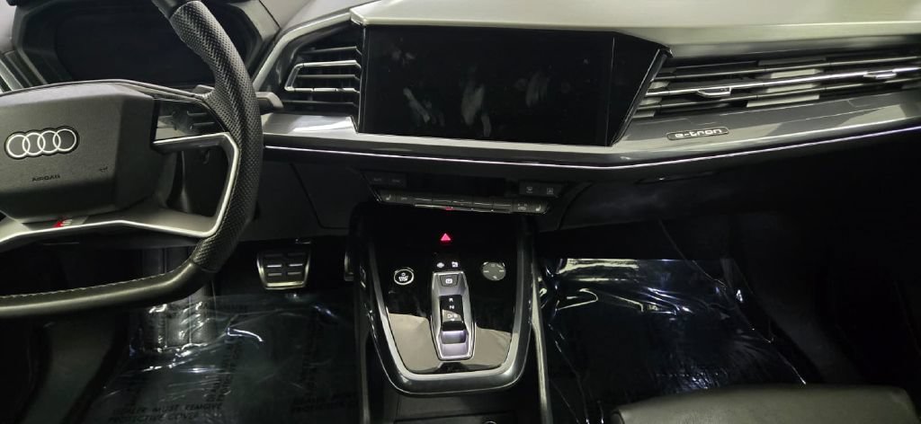 Used 2024 Audi Q4 e-tron Premium w/ Convenience Package AWD/4WD image 10