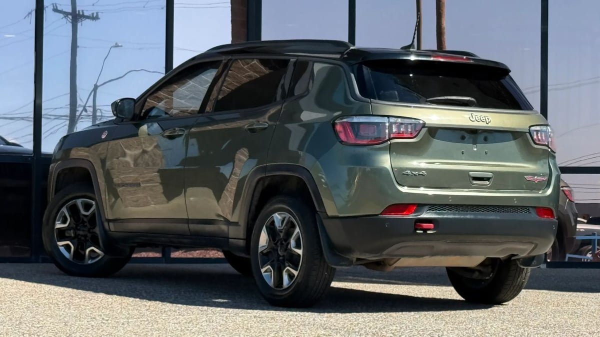 Used 2017 Jeep Compass Trailhawk AWD/4WD image 7