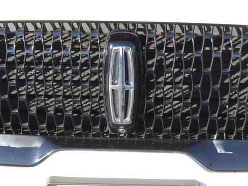 Used 2023 Lincoln Aviator Reserve w/ Equipment Group 201A image 11