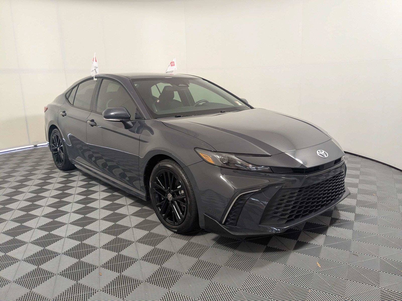Used 2026 Toyota Camry SE FWD image 3