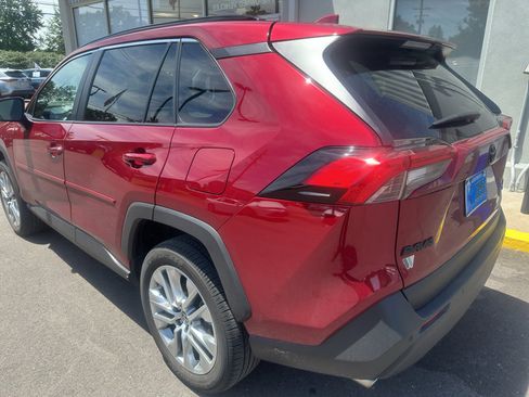 Used 2022 Toyota RAV4 XLE Premium AWD/4WD image 7