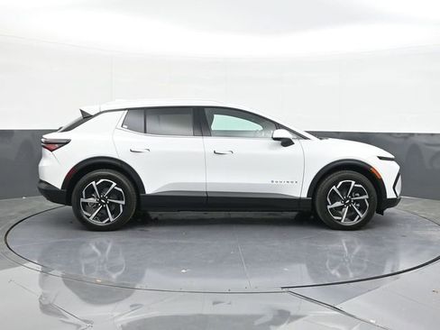 New 2026 Chevrolet Equinox EV LT FWD image 17