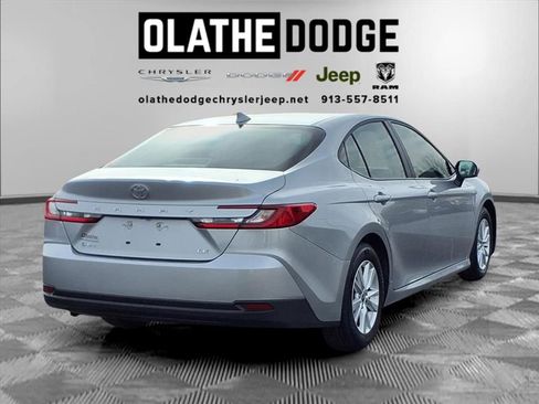 Used 2025 Toyota Camry XLE image 25