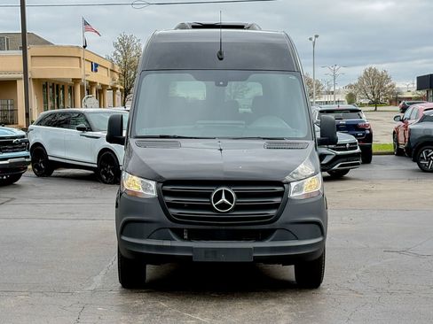 Used 2024 Mercedes-Benz Sprinter 2500 image 3