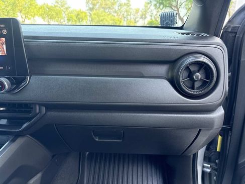 Used 2023 Chevrolet Colorado Trail Boss AWD/4WD image 18