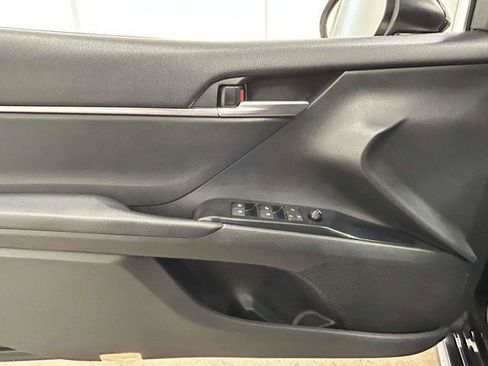 Used 2018 Toyota Camry SE w/ Moonroof Package image 11