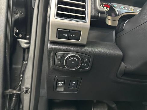Used 2018 Ford F150 Platinum w/ Equipment Group 701A Luxury AWD/4WD image 35