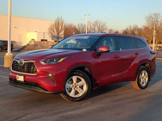Certified 2023 Toyota Highlander LE video 2