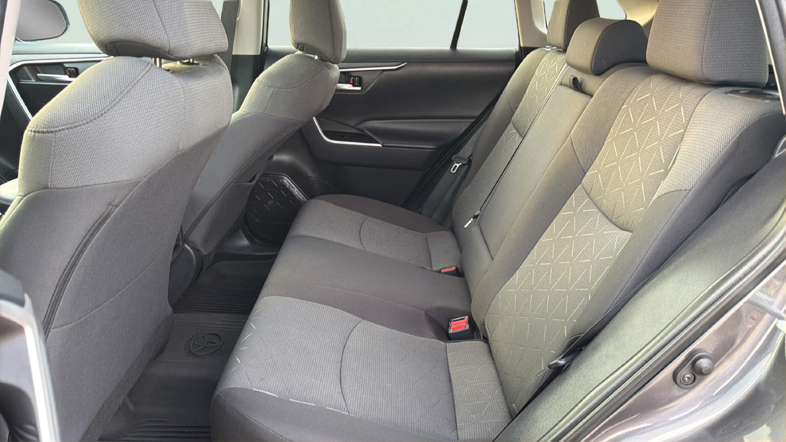 Used 2021 Toyota RAV4 XLE w/ Convenience Package AWD/4WD image 25