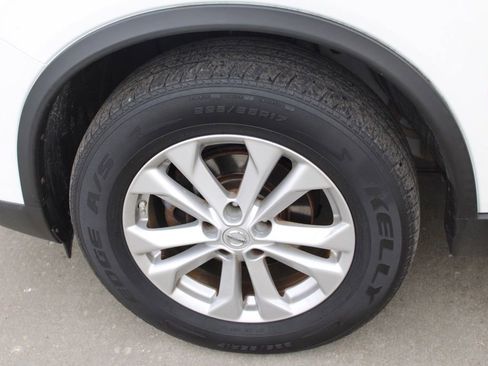 Used 2016 Nissan Rogue SV image 12