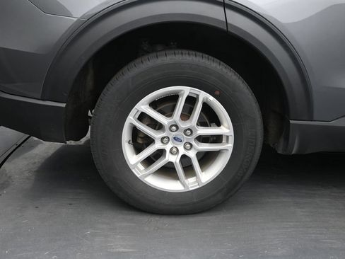 Used 2025 Ford Explorer Active AWD/4WD image 13
