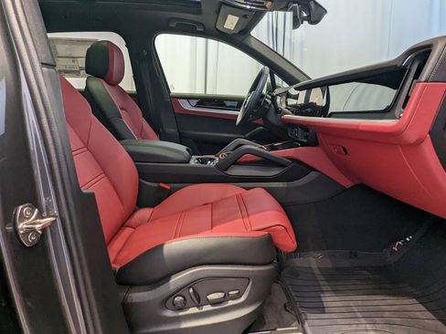 Certified 2025 Porsche Cayenne image 22