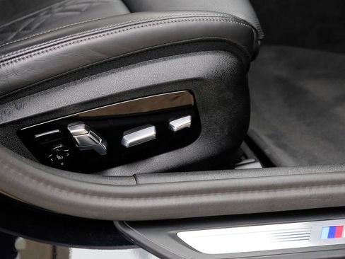 Used 2023 BMW M550i xDrive w/ Executive Package AWD/4WD image 47