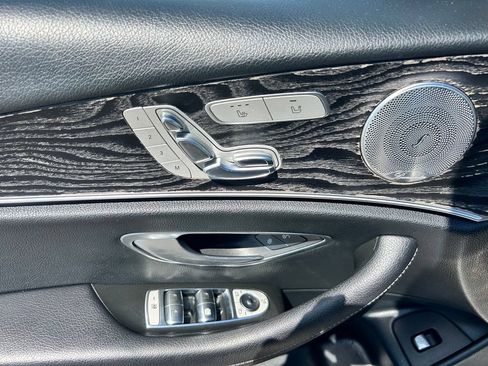 Used 2017 Mercedes-Benz E 300 4MATIC image 19