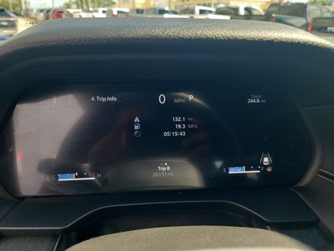 Used 2024 Jeep Grand Cherokee L Laredo w/ Luxury Tech Group I RWD image 21