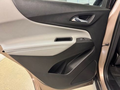 Used 2019 Chevrolet Equinox Premier image 16