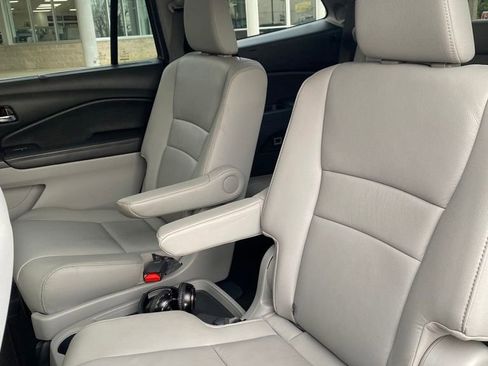 Used 2021 Honda Pilot Touring image 11