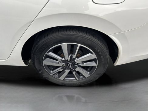 Used 2025 Nissan Versa SV FWD image 10